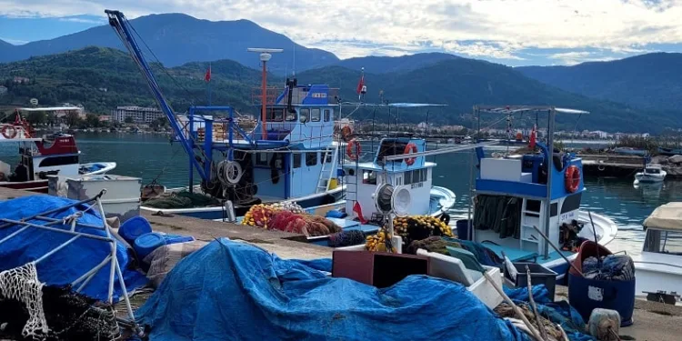 Deniz suyu soğumadı, balıklar havyarlarını bırakamadı