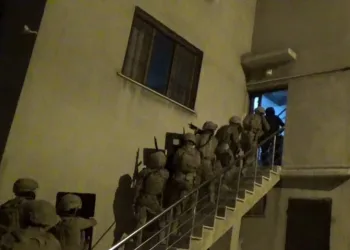 İzmir’de suç evine polis operasyonu