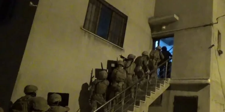 İzmir’de suç evine polis operasyonu