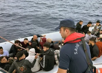 Datça’da 49 düzensiz göçmen kurtarıldı, 60 göçmen yakalandı