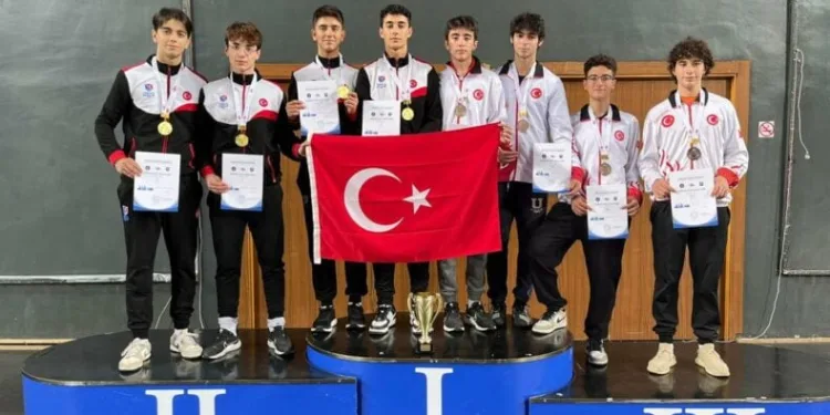 Yıldız eskrimcilerden Tiflis’te büyük başarı