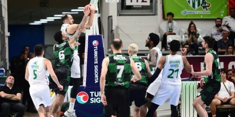 Jordan Floyd Yıldızlaştı; Bursaspor İnfo Yatırım kazandı