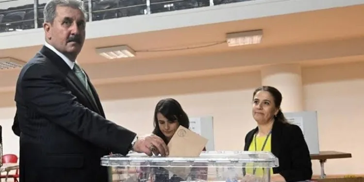 Destici, BBP Genel Başkanlığına yeniden seçildi