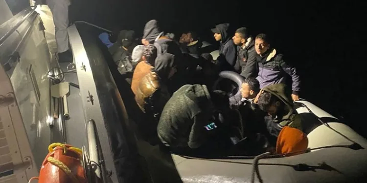 Ayvacık açıklarında 23 kaçak göçmen yakalandı