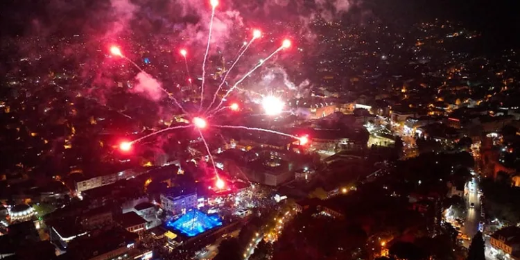 Bursa’da 100. yıl kutlamalarına havai fişekli final