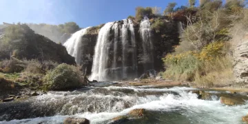 Tortum Şelalesi gökkuşağı ile süslendi