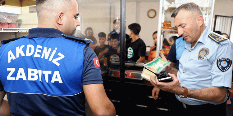 Akdeniz’de okul kantinleri denetlendi