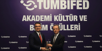 Rektör Baran’a eğitim ödülü
