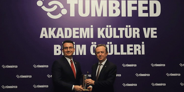 Rektör Baran’a eğitim ödülü