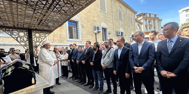 Zeren son yolculuğuna uğurlandı