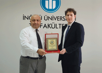 TUS Birincisine, Dekan Beytur’dan plaket
