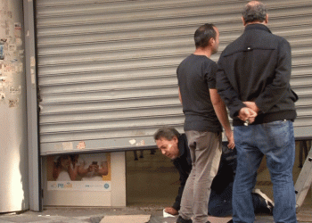 Kapı bozulunca çareyi sürünmekte buldular