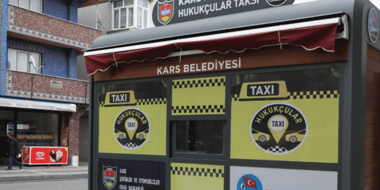 Kars’ta taksi durakları yenilendi