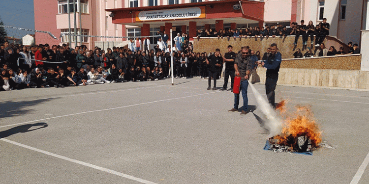 AFAD’dan lise öğrencilerine afet eğitimi
