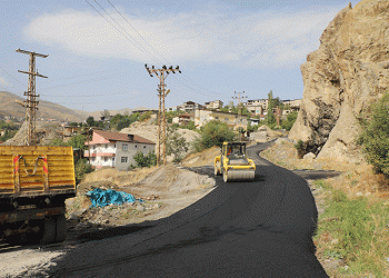 Hakkari modern yollara kavuşuyor