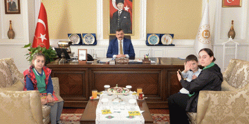 Vali Çiftçi, Bera’yı makamında kabul etti