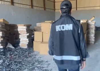 İzmir’de kaçakçılara baskın