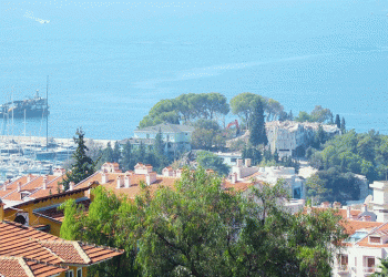 Kuşadası’nın tarihi oteli yıkıldı
