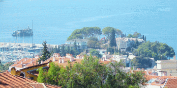 Kuşadası’nın tarihi oteli yıkıldı