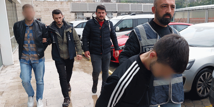 2 kişi “silahlı adam yaralama”dan adliyede