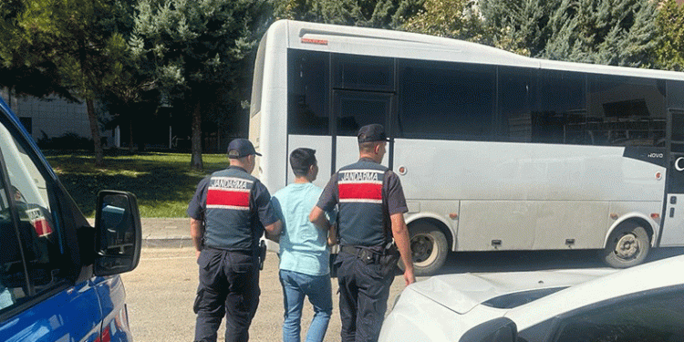 FETÖ firarisini jandarma yakaladı