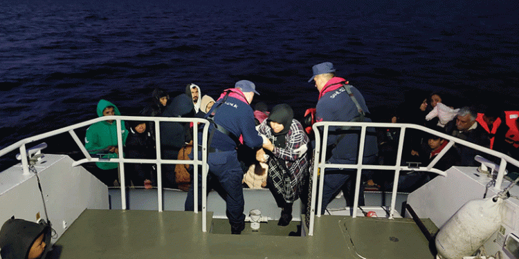 49 düzensiz göçmen kurtarıldı