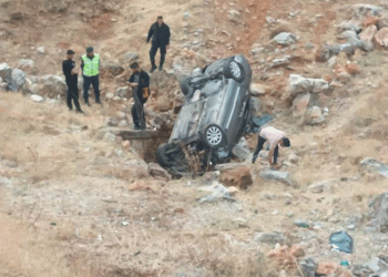 Kontrolden çıkan araç şarampole yuvarlandı