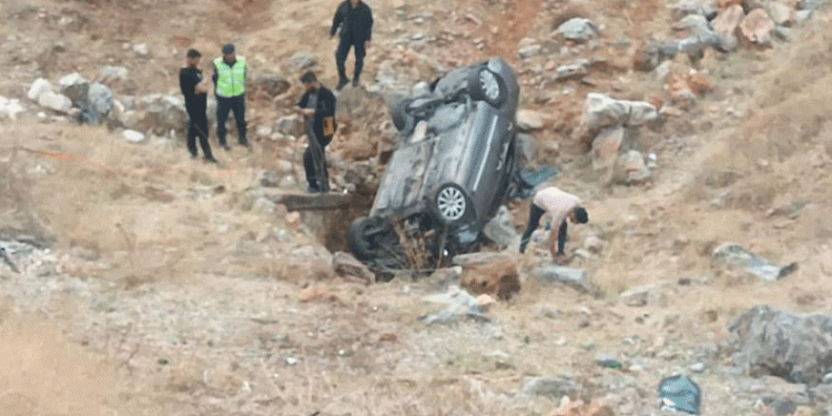 Kontrolden çıkan araç şarampole yuvarlandı