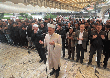 Gıyabi cenaze namazı kılındı