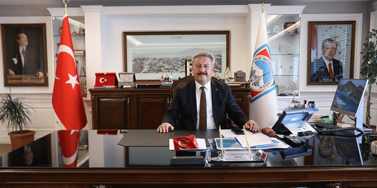 “Muhtarlar mahallelerimizin gözü ve kulağıdır”