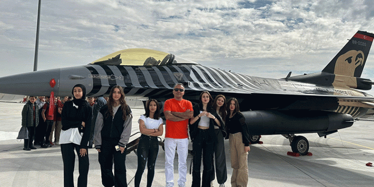3. Ana Jet Üssü kapılarını öğrencilere açtı