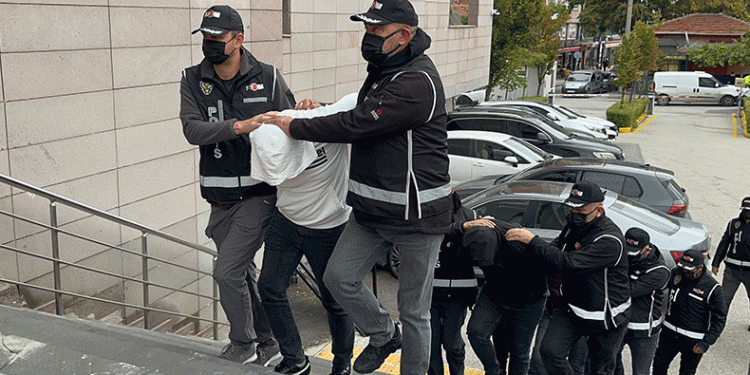 ‘Tefecilik’ yapan 5 şüpheli tutuklandı