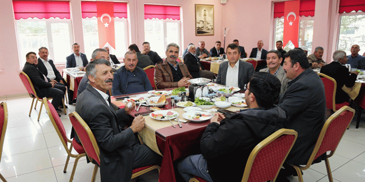 Vali Özkan, muhtarların gününü kutladı