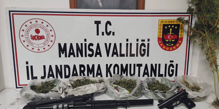 İkametten uyuşturucu ve silah çıktı