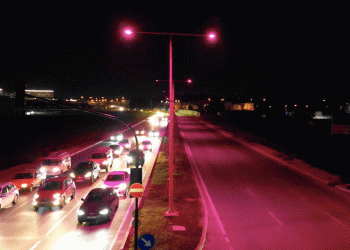 Bursa’da sokak lambaları pembe yandı