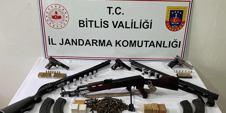 Tatvan’da silah ve mühimmat ele geçirildi