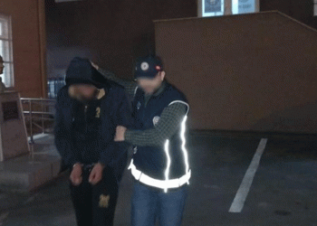 Şüphelenilen araçtan 6 düzensiz göçmen çıktı
