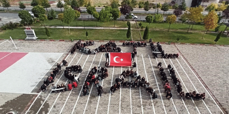 Bedenleriyle ‘Katil İsrail’ yazdılar