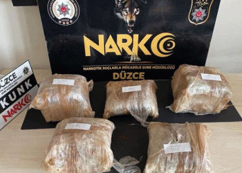 Araçtan 8 kilo uyuşturucu çıktı