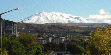 Süphan Dağı beyaza büründü