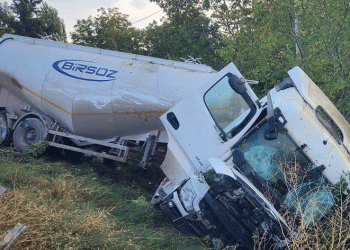 Tanker şarampole devrildi: 1 yaralı