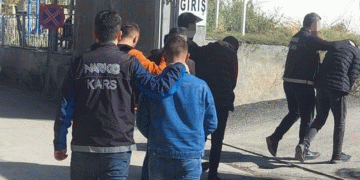 Kars’ta uyuşturucu tacirleri tutuklandı