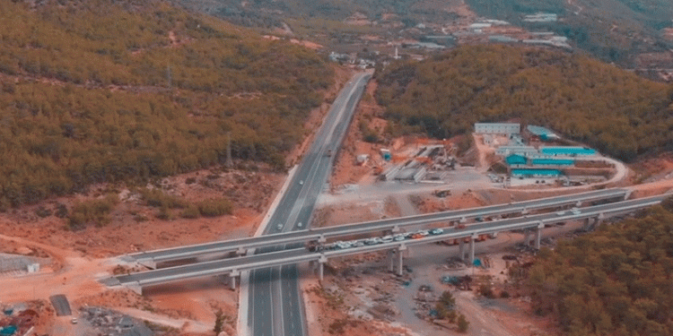 Akdeniz Sahil Yolu projesi hızla sürüyor