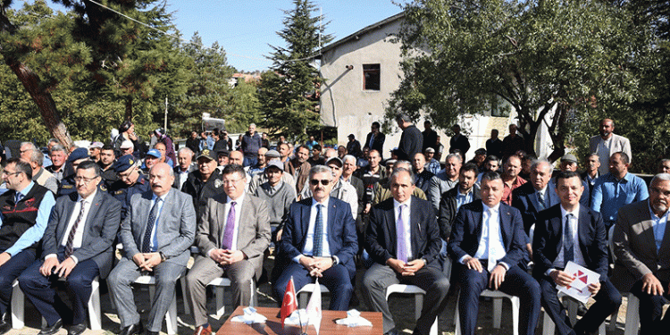 Uşak’ta çiftçilere tohum dağıtımı yapıldı