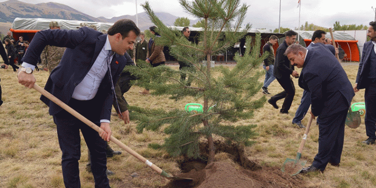 Mehmetçik Hatıra Ormanı’na ilk fidanlar dikildi