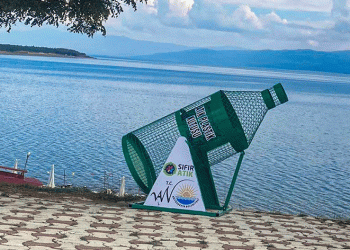 Van’da ilçelere atık plastik kutuları bırakıldı
