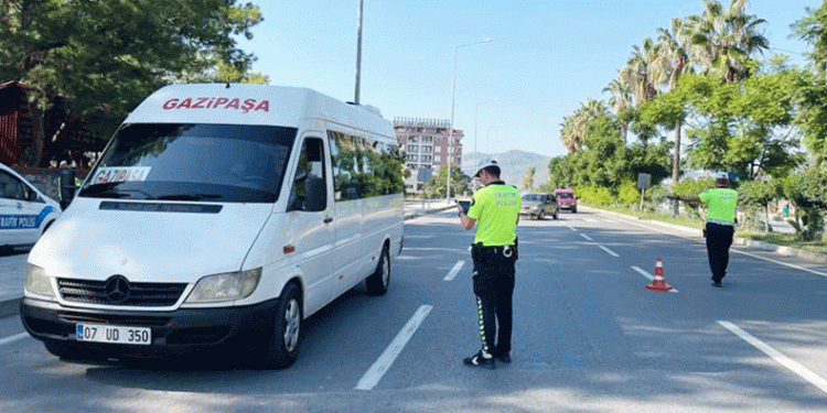 Yolcu minibüsleri denetlendi