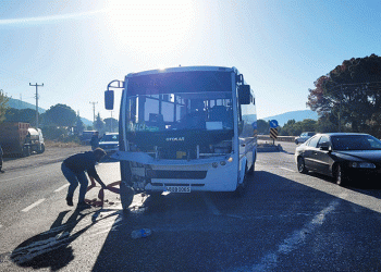 Beton mikseri ile yolcu midibüsü çarpıştı