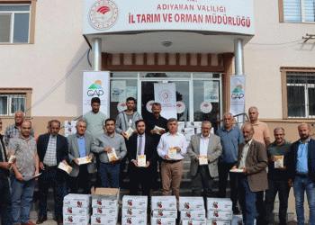 Arıcılara, arı keki dağıtıldı