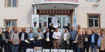Arıcılara, arı keki dağıtıldı